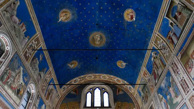 Una delle immagini del tour virtuale nella Cappella degli Scrovegni organizzato dal Comune di Padova, Haltadefinizione e il Sole 24 ORE. Ogni minimo dettaglio del grandioso ciclo pittorico, dipinto di Giotto fra il 1303 e il 1305, anche il più lontano e invisibile all? occhio del visitatore, sarà dal 17 novembre 2010 ?a portata di click? su www.ilsole24ore.com/scrovegni e www.haltadefinizione.com. ANSA / HALTADEFINIZIONE.COM +++NO SALES - EDITORIAL USE ONLY+++