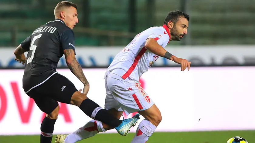 Ceravolo autore del gol e dell'assist che hanno decretato la vittoria biancoscudata