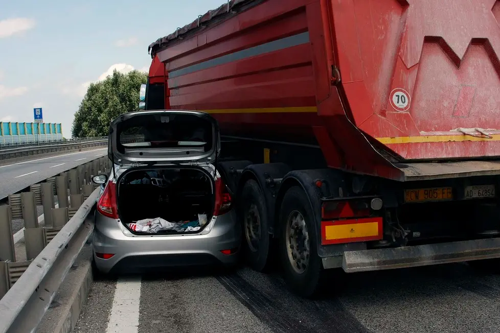 BARON - AGENZIA BIANCHI - PADOVA - INCIDENTE IN TANGENZIALE