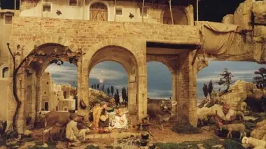 Qui sopra Mauro Marcato. Risiede a Curtarolo, è sposato, ha due figli e quest’hobby in cui è diventato un maestro indiscusso A sinistra uno scorcio del presepe approntato in piazza Navona a Roma con le statue di Marcato