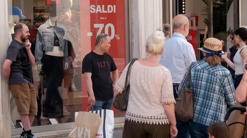Shopping in centro a Padova durante i saldi