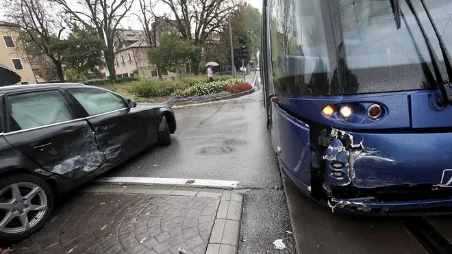 MILANESI - INCIDENTE TRAM A SANTA CROCE