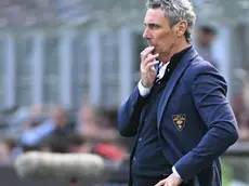 Lecce’s head coach Luca Gotti reacts during the Italian Seria A soccer match between Ac Milan and Lecce at the Giuseppe Meazza stadium in Milan, Italy, 6 April 2024. ANSA/DANIEL DAL ZENNARO