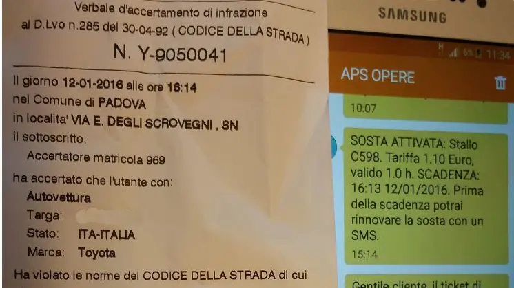 La multa a sinistra e a destra la schermata del telefonino con il pagamento