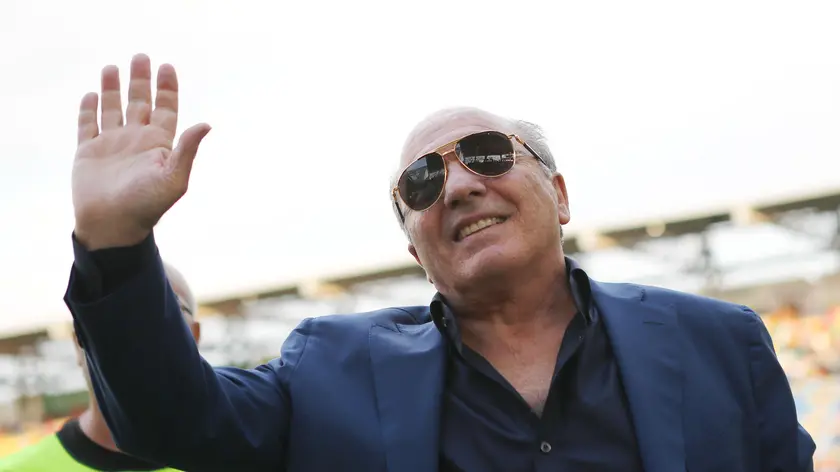 Rocco Commisso president of Fiorentina greets supporters of Fiorentina before the Serie A soccer match between Frosinone Calcio and ACF Fiorentina at Benito Stirpe stadium in Frosinone, Italy, 28 September 2023. ANSA/FEDERICO PROIETTI