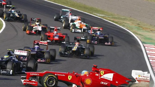epa03424081 Spanish Formula One driver Fernando Alonso (front) of Scuderia Ferrari crashes out of the race shortly after the start of the Japan Formula One Grand Prix at the Suzuka Circuit in Suzuka, western Japan, 07 October 2012. EPA/DIEGO AZUBEL