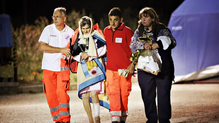 24/08/2016 Pescara del Tronto. Il paese completamente distrutto dal sisma di magnitudo 6.0 di questa notte che ha colpito il centro Italia. Le case ridotte a un cumulo di macerie, i sopravvissuti trovano conforto e riparo nella tendopoli allestita dalla protezione civile