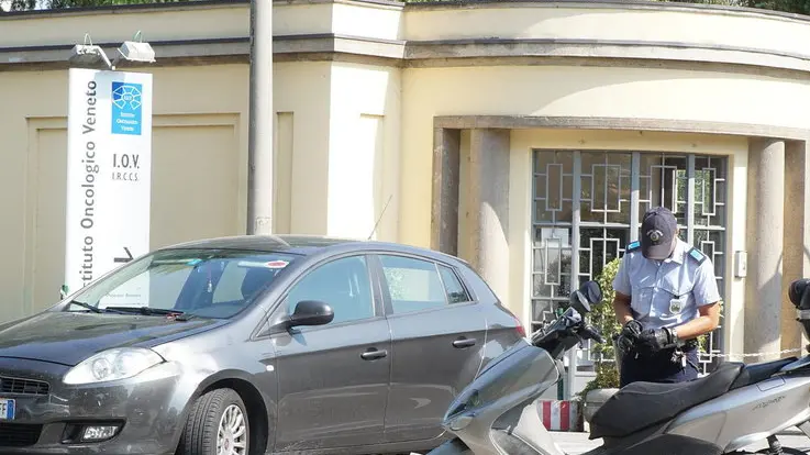 FERRO - AGENZIA BIANCHI - PADOVA - INCIDENTE DAVANTI ISTITUTO IOV