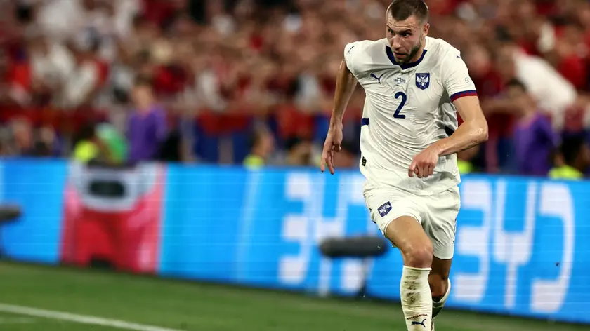 epa11437661 Strahinja Pavlovic of Serbia in action during the UEFA EURO 2024 Group C soccer match between Denmark and Serbia, in Munich, Germany, 25 June 2024. EPA/ANNA SZILAGYI