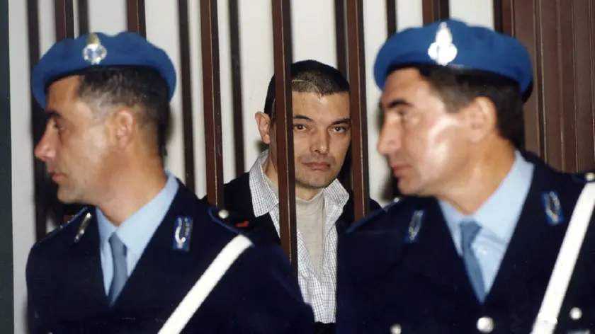 Gianfranco Stevani, 37 anni, accusato di aver stuprato e ucciso cinque donne, fotografato dietro le sbarre , Verona 6 ottobre 1997 D-DAY / ANSA