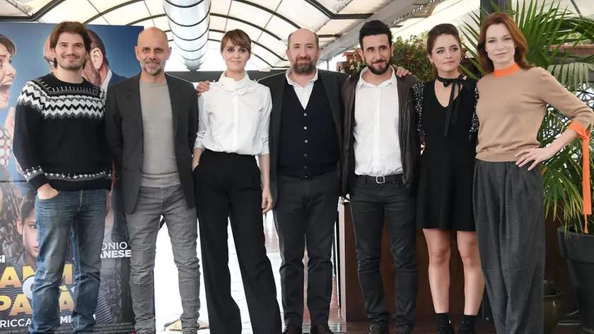 03/02/2017 Roma. Photocall del film Mamma o Papa'? Nella foto Denis Fasolo, il regista Riccardo Milani ed il resto del cast con Paola Cortellesi, Antonio Albanese, Luca Angeletti, Matilde Gioli, Stefania Rocca