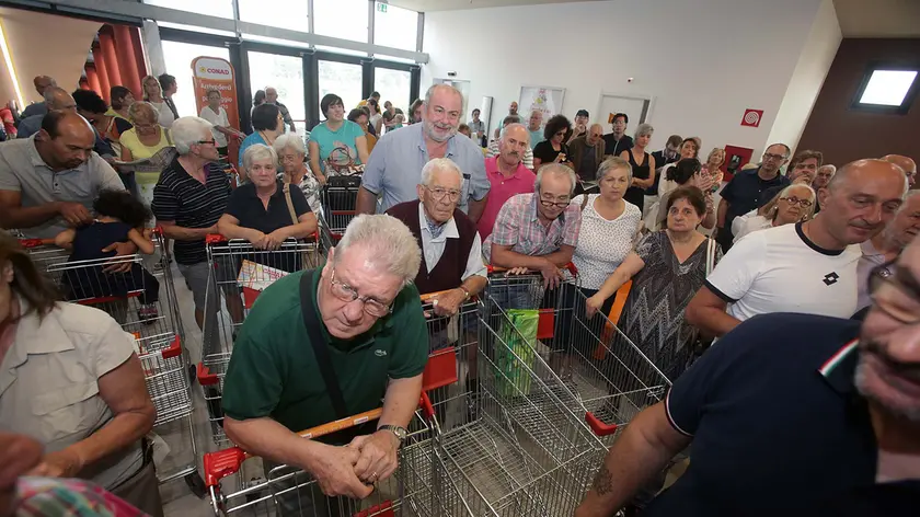 I tanti presenti alla inaugurazione (foto Bianchi)