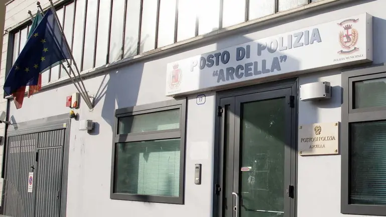 TOSATTO - VETRO ROTTTO QUESTURA ARCELLA TOSATTO - VETRO ROTTTO QUESTURA ARCELLA