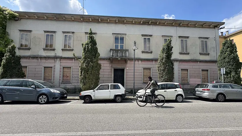 In vendita l’ex villa dei Bedeschi in viale Arcella