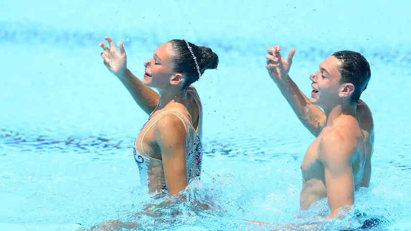epa11409400 Filippo Pelati and Sarah Maria Rizea of Italy compete in the Mixed Duet Technical Final of the artistic swimming at the European Aquatics Championships Belgrade 2024, in Belgrade, Serbia, 14 June 2024. EPA/ANDREJ CUKIC