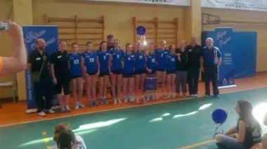 LE RAGAZZE VINCENTI Foto di gruppo del Pool volley di Pontelongo