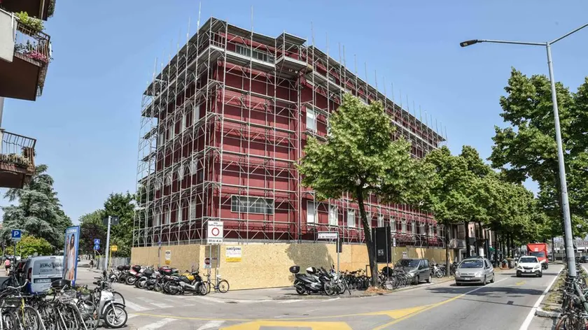 MARIAN-AGENZIA BIANCHI-PADOVA-ESTERNI CASA ROSSA. INIZIO LAVORI