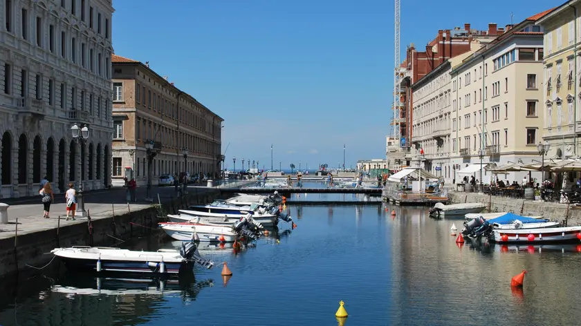 Un'immagine d'archivio del Canale Grande (Ponte Rosso) di Trieste diffusa l'11 luglio 2017. ANSA/ STEFANO MIHELJ
