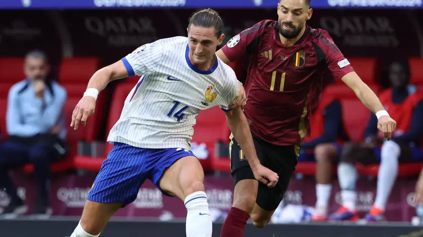 epa11450575 Adrien Rabiot (L) of France and Yannick Carrasco of Belgium in action during the UEFA EURO 2024 Round of 16 soccer match between France and Belgium, in Dusseldorf, Germany, 01 July 2024. EPA/GEORGI LICOVSKI
