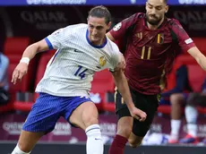 epa11450575 Adrien Rabiot (L) of France and Yannick Carrasco of Belgium in action during the UEFA EURO 2024 Round of 16 soccer match between France and Belgium, in Dusseldorf, Germany, 01 July 2024. EPA/GEORGI LICOVSKI