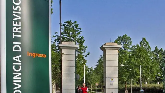 PUCCI TREVISO SEDE DELLA PROVINCIA A SAN ARTEMIO AGENZIA FOTOGRAFICA FOTOFILM