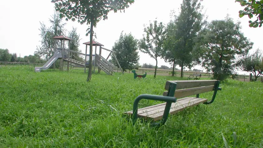 Un agente di polizia locale si è ucciso in un parco pubblico