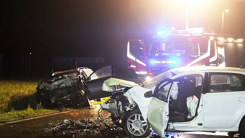 Tribano (PD), 15.03.2015 Incidente mortale tra Passat (blu) e Polo (bianca) Nella foto: