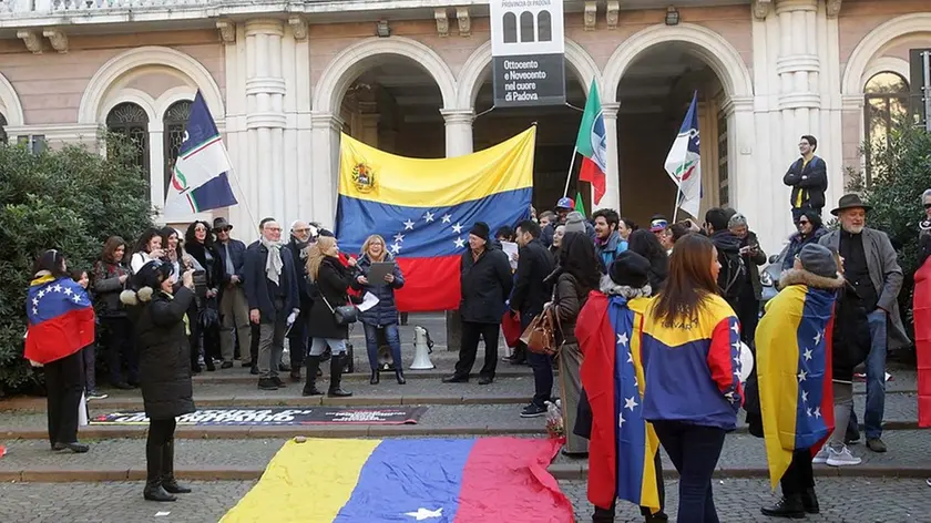 MARIAN - AGENZIA BIANCHI - PADOVA - PROTESTA SLOCCO AIUTI VENEZUELA