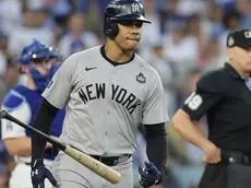 epa11686140 New York Yankees Juan Soto flips his bat after hitting a solo home run off Los Angeles Dodgers pitcher Yoshinobu Yamamoto during the third inning of the Major League Baseball (MLB) World Series game two between the American League Champion New York Yankees and the National League Champion Los Angeles Dodgers in Los Angeles, California, USA, 26 October 2024. The World Series is the best-of-seven games. EPA/ALLISON DINNER