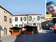 La piazza di Arquà e nel riquadro Luca Scarso