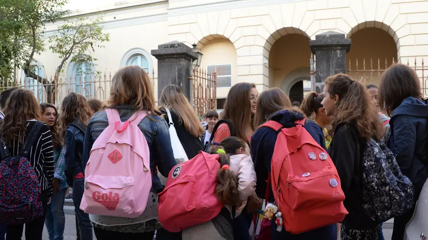 Il primo giorno di scuola a Pontedera (Pisa), 15 settembre 2014..ANSA/stringer