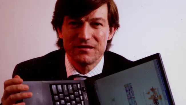 20000329 ALBERTO VAZZOLER IMPRENDITORE DI SAN DONA' DI PIAVE PROPRIETARIO DEL PORTALE INTERNET "NETFRATERNITY" UN SOFTWARE CHE RIMBORSA LA NAVIGAZIONE SU INTERNET ( /DA INTERNET)
