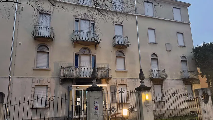 TOME-AGENZIA BIANCHI- PADOVA- ESTERNO CASA DI CURA DIAZ