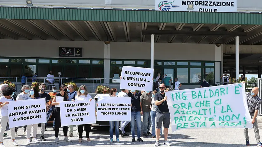 MARIAN - AGENZIA BIANCHI - PADOVA - PROTESTA AUTOSCUOLE