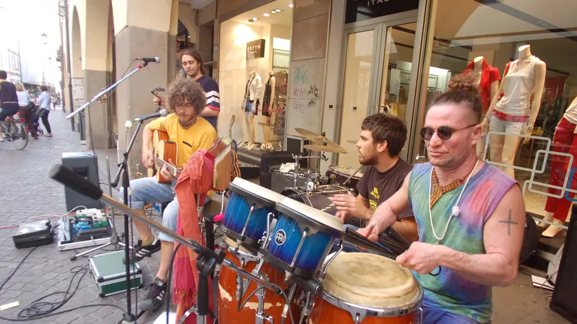 CARRAI GM ARTISTI IN PIAZZA VIA ROMA