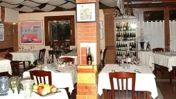 IL BARETTO. L’interno del ristorante gestito da Luciano Cesaro