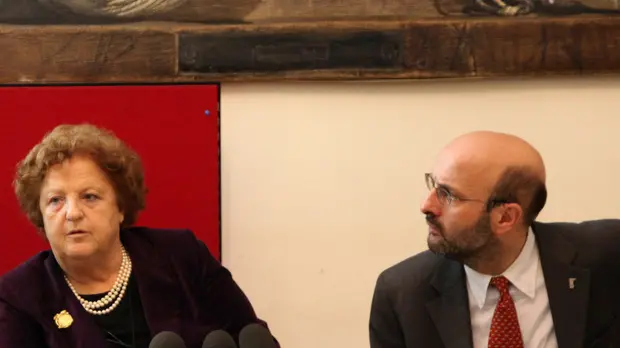 Da sinistra il capo dipartimento dei servizi alle famiglie, Maria Grazia Bonzagni, il commissario straordinario del Comune di Bologna, Anna Maria Cancellieri e il subcommissario Raffaele Ricciardi oggi, 10 Gennaio 2011, durante la conferenza stampa in Comune a Bologna sul caso del bimbo morto di freddo il 5 gennaio all'ospedale Sant'Orsola. ANSA/ NUCCI-BENVENUTI