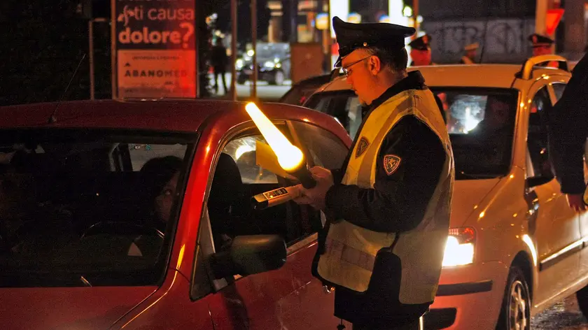 FERRO - AGENZIA BIANCHI - PADOVA - CONTROLLI POLIZIA VIA VENEZIA