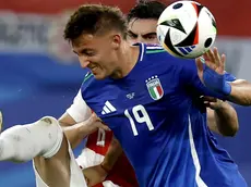 epa11435172 Josip Sutalo of Croatia and Mateo Retegui (front) of Italy in action during the UEFA EURO 2024 group B soccer match between Croatia and Italy, in Leipzig, Germany, 24 June 2024. EPA/ROBERT GHEMENT
