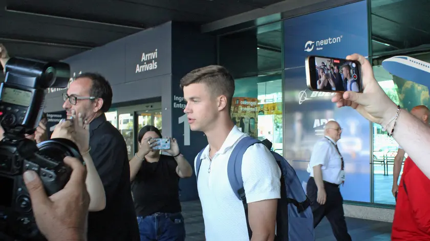 Calcio:Roma;Samuel Dahl arrivato a Fiumicino. Fiumicino,26 luglio 2024. ANSA/TELENEWS
