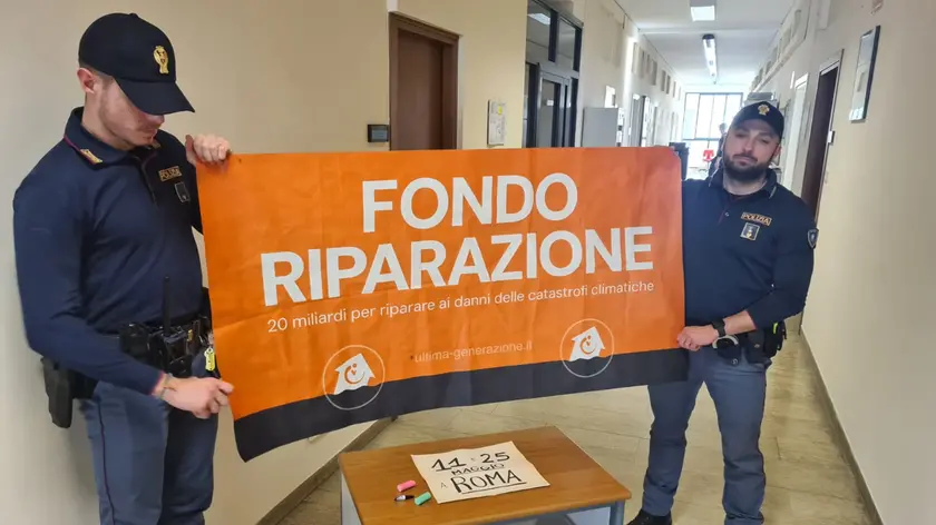 Il materiale rinvenuto dalla Polizia