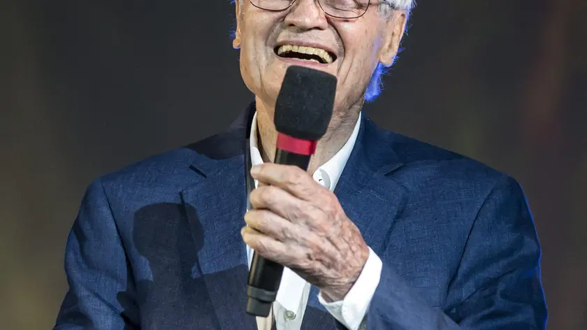 epa05471747 US independent film producer and director Roger Corman speaks on stage at the 69th Locarno International Film Festival, in Locarno, Switzerland, 10 August 2016. The Festival del film Locarno runs from 03 to 13 August. EPA/ALEXANDRA WEY