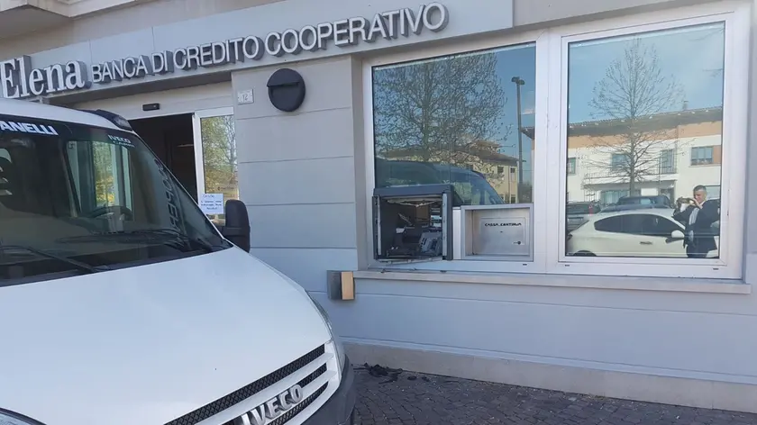 La filiale di Tribano presa di mira