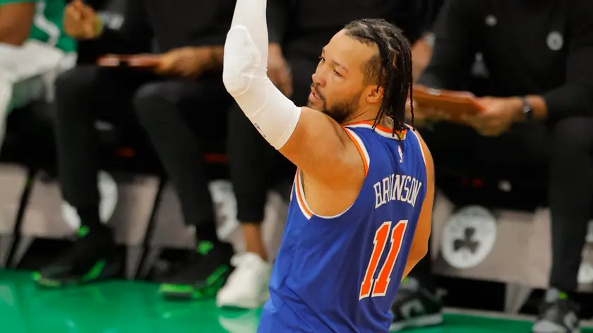 epa11274128 New York Knicks guard Jalen Brunson gestures following a three point shot during the second half of the NBA game between the Boston Celtics and the New York Knicks in Boston, Massachusetts, USA, 11 April 2024. EPA/CJ GUNTHER SHUTTERSTOCK OUT