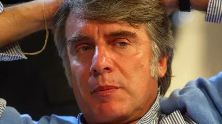 20050916-SALSOMAGGIORE TERME (PARMA)-SPE:MISS ITALIA:CREPET, GOVERNATORE CHE RACCOMANDA? NON DICO CHI.IL GIURATO CONFERMA LA TELEFONATA MA NON FA NOMI .Lo psichiatra Paolo Crepet, componente della giuria tecnica di Miss Italia,fotografato prima ddell'inizio della seconda serata tv,conferma che il presidente di una Regione lo avrebbe chiamato per favorire una delle ragazze in gara, ma risponde cosi' a chi gli chiede da quale zona d'Italia e' arrivata quella telefonata.GIORGIO BENVENUTI-ANSA
