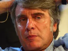 20050916-SALSOMAGGIORE TERME (PARMA)-SPE:MISS ITALIA:CREPET, GOVERNATORE CHE RACCOMANDA? NON DICO CHI.IL GIURATO CONFERMA LA TELEFONATA MA NON FA NOMI .Lo psichiatra Paolo Crepet, componente della giuria tecnica di Miss Italia,fotografato prima ddell'inizio della seconda serata tv,conferma che il presidente di una Regione lo avrebbe chiamato per favorire una delle ragazze in gara, ma risponde cosi' a chi gli chiede da quale zona d'Italia e' arrivata quella telefonata.GIORGIO BENVENUTI-ANSA