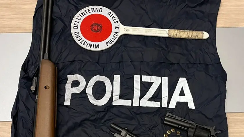 Pistole e carabina sequestrate