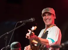 epa07809359 French-Spanish singer Manu Chao performs during his concert in Mahon, Menorca, Spain, late 31 August 2019 (issued 01 September 2019). EPA/David Arquimbau