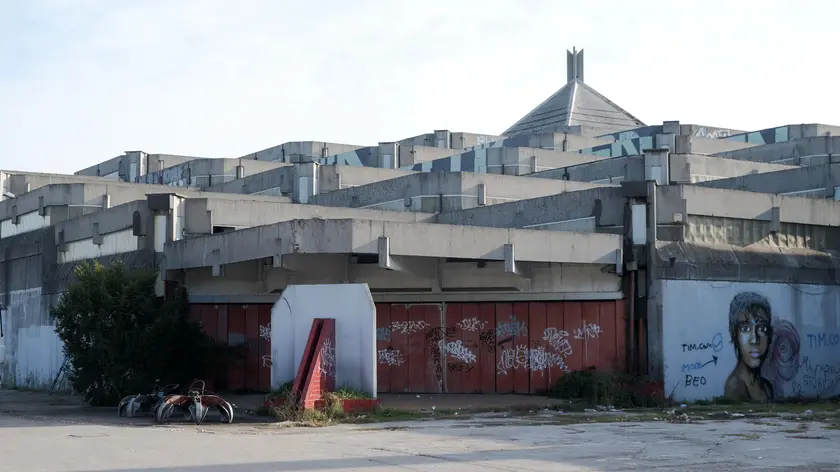 L’edificio dell’ex Cattedrale Davanzo è nel degrado da ormai tre decenni