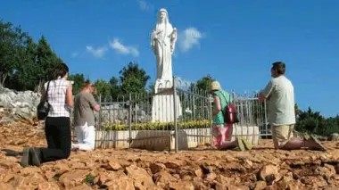 MEDJUGORJE. La Madonna e la chiesa, mete dei pellegrini
